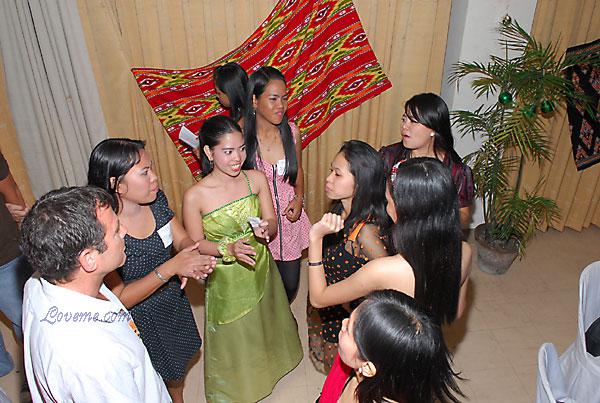 young-filipino-women-099